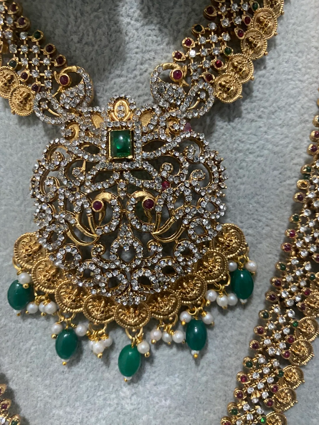 Gold Indian Jewelry Set thumbnail