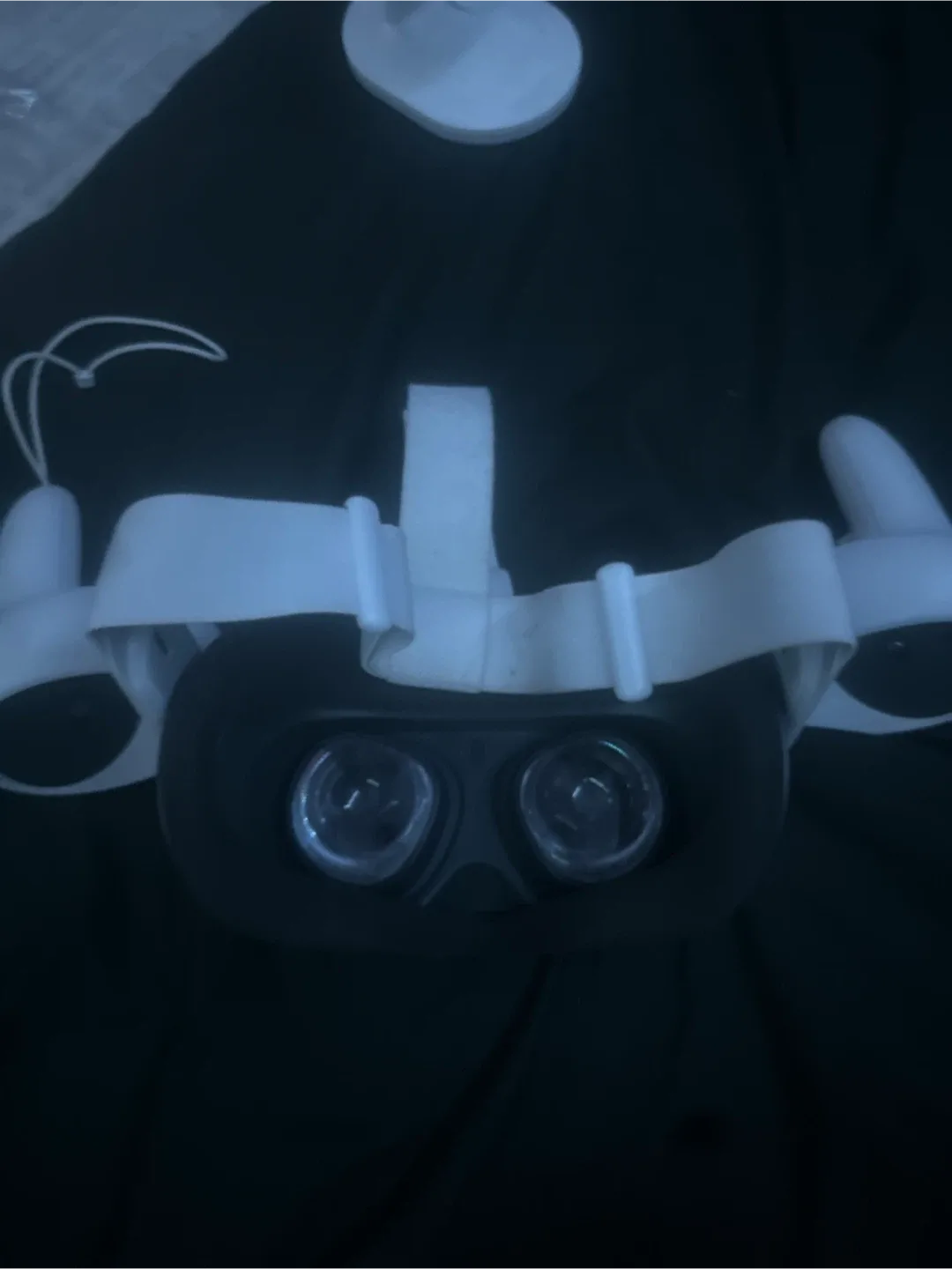 Meta Quest 2 VR Headset Comes With Box (NEED GONE ASAP) image indicator(3)