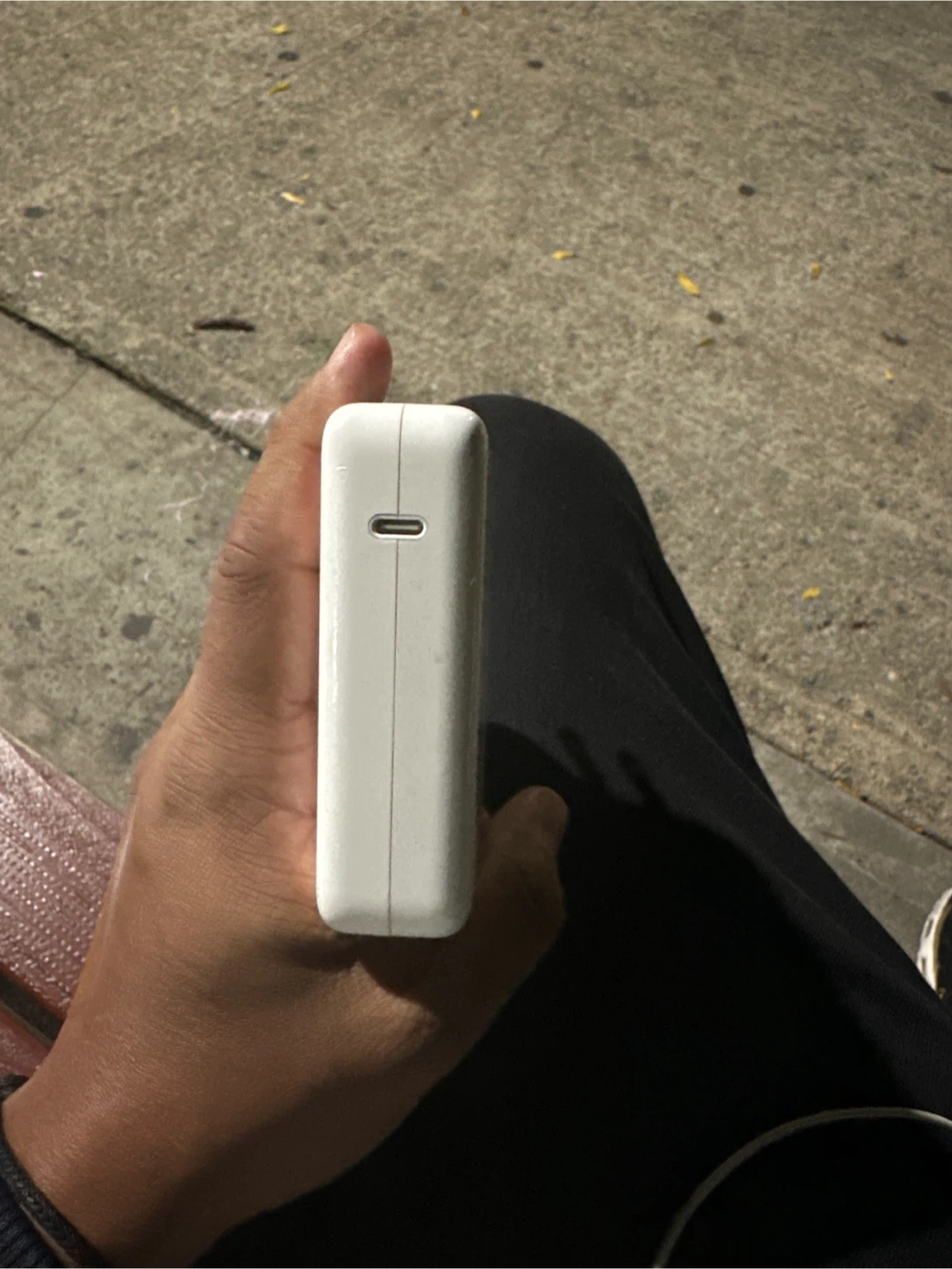 Apple 140W USB-C Power Adapter - photo 3