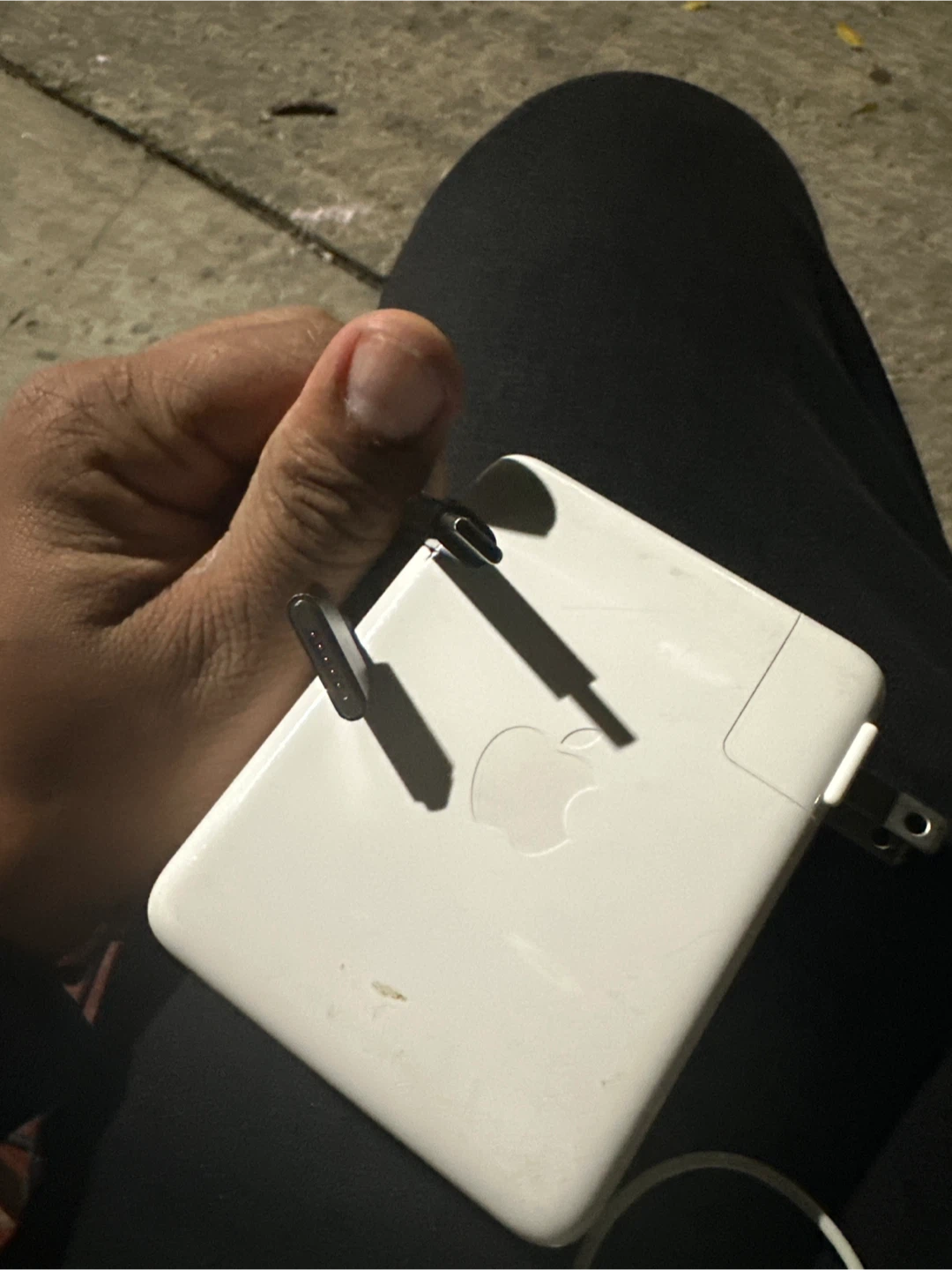 Apple 140W USB-C Power Adapter - photo 4