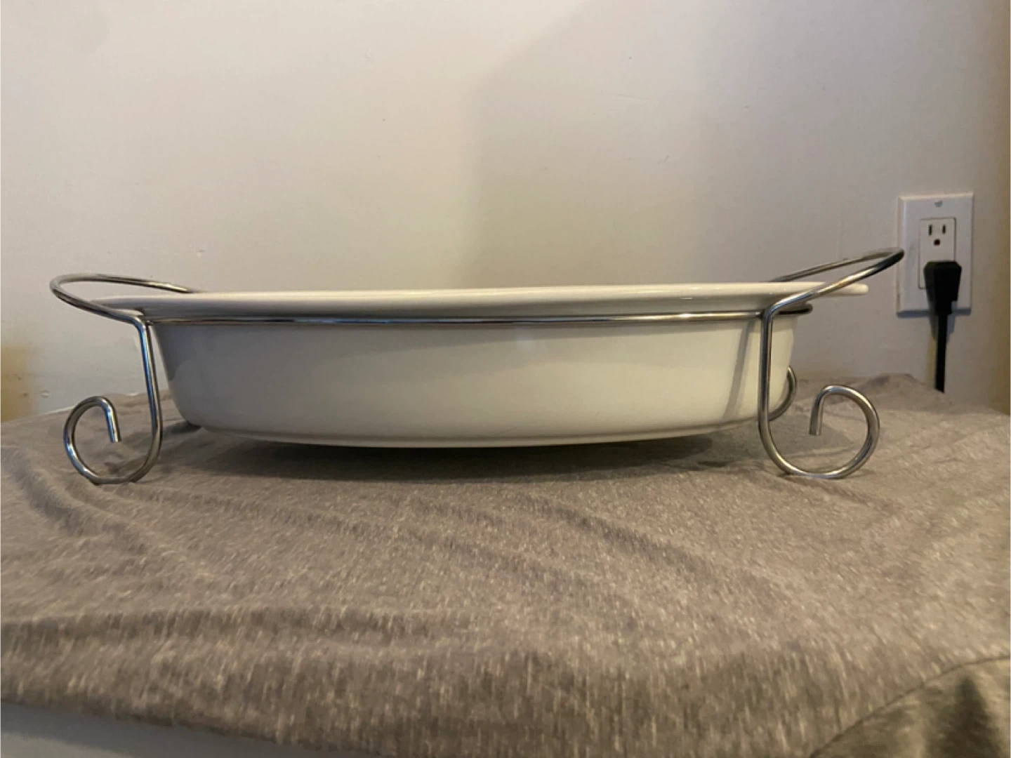 White Oval Baking Dish with Metal Stand - photo 2