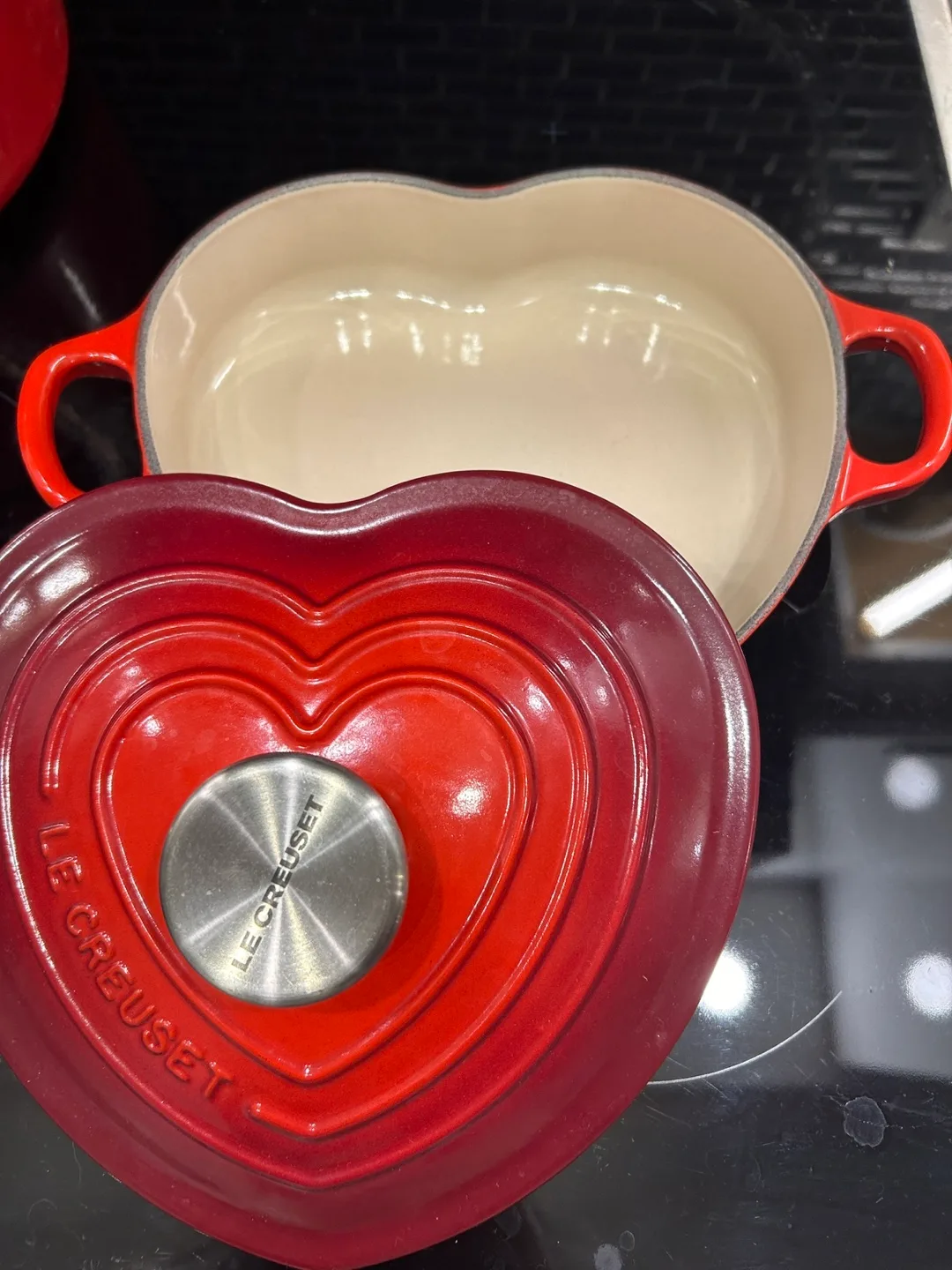 Le Creuset Cast Iron Heart Cocotte, 1.25 Qt Brand New image indicator(3)