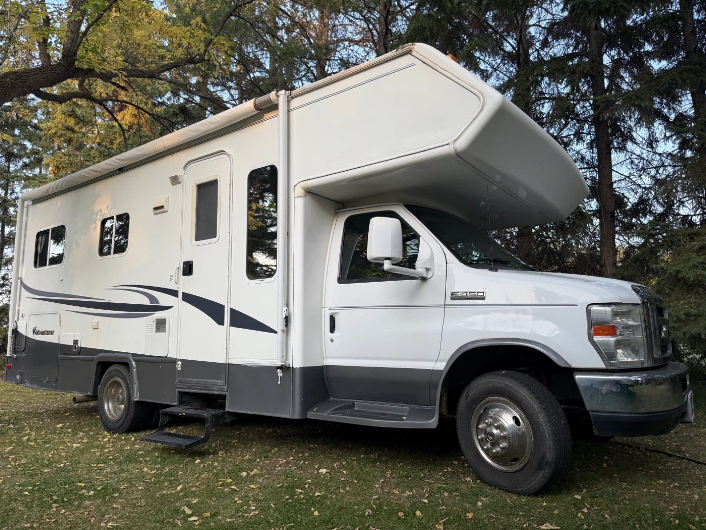 Adventurer Truck Camper on Ford E-450 - photo 2