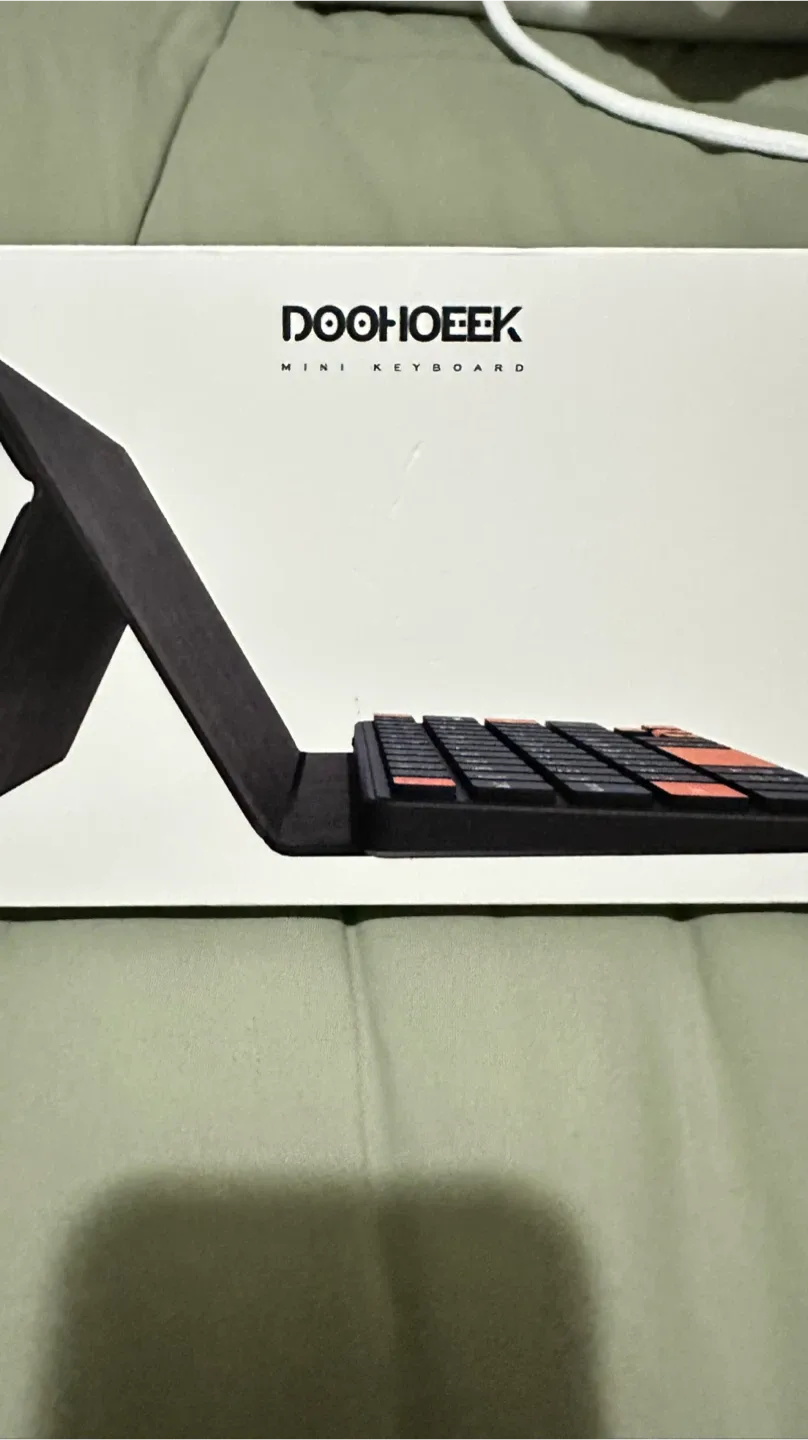 Doohoeek Universal Bluetooth Keyboard thumbnail