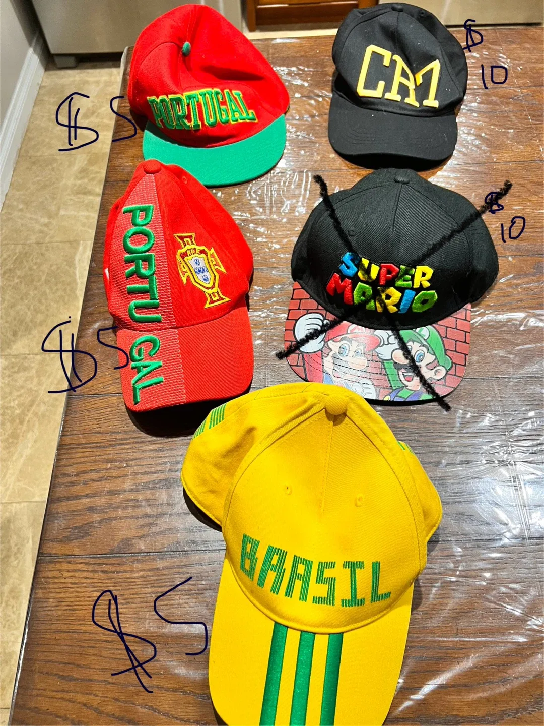 8 Assorted collection of hats thumbnail