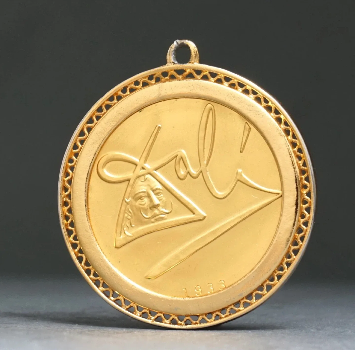 Salvador Dali Leda and the Swan Medallion image indicator(2)