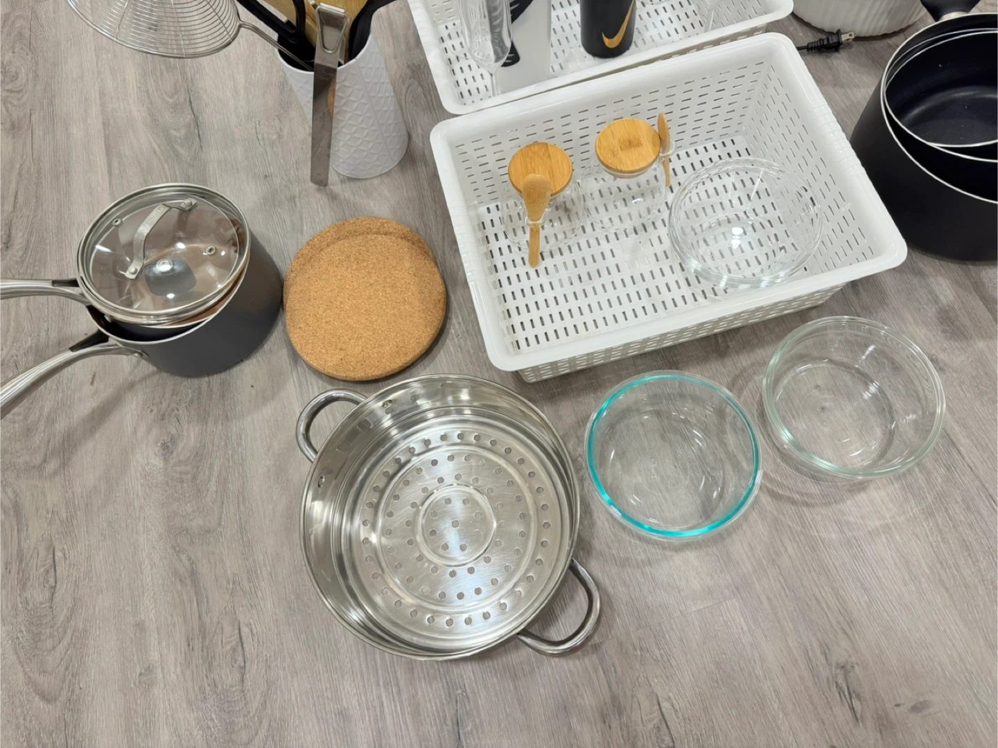 Variety of Kitchen Items - photo 2