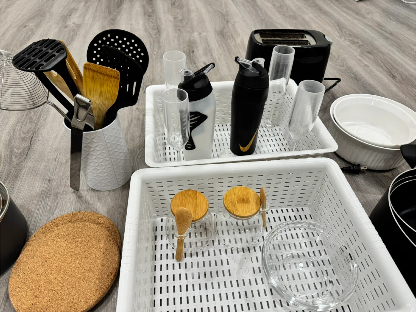 Variety of Kitchen Items - photo 4