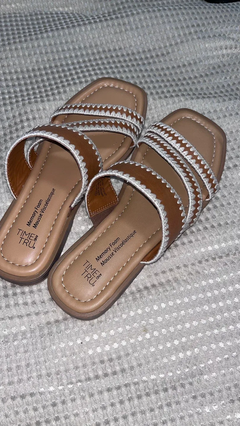 Time and Tru Memory Foam Sandals image indicator(4)