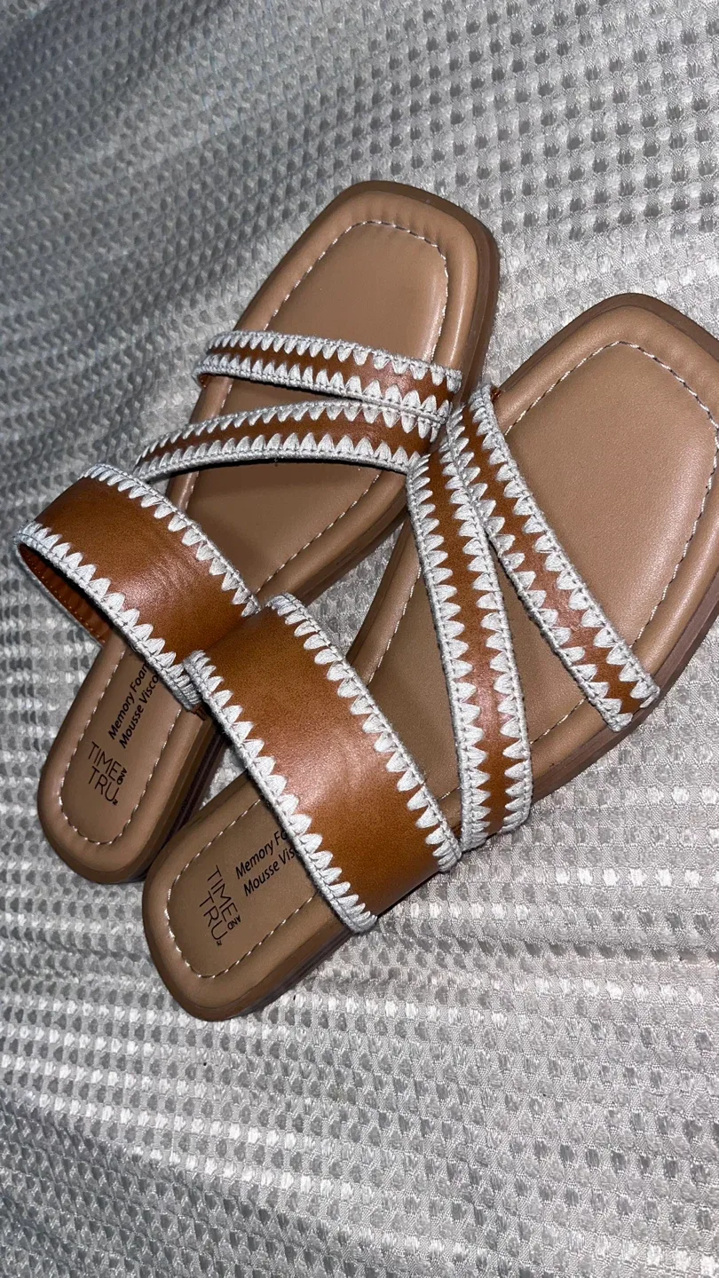 Time and Tru Memory Foam Sandals image indicator(3)