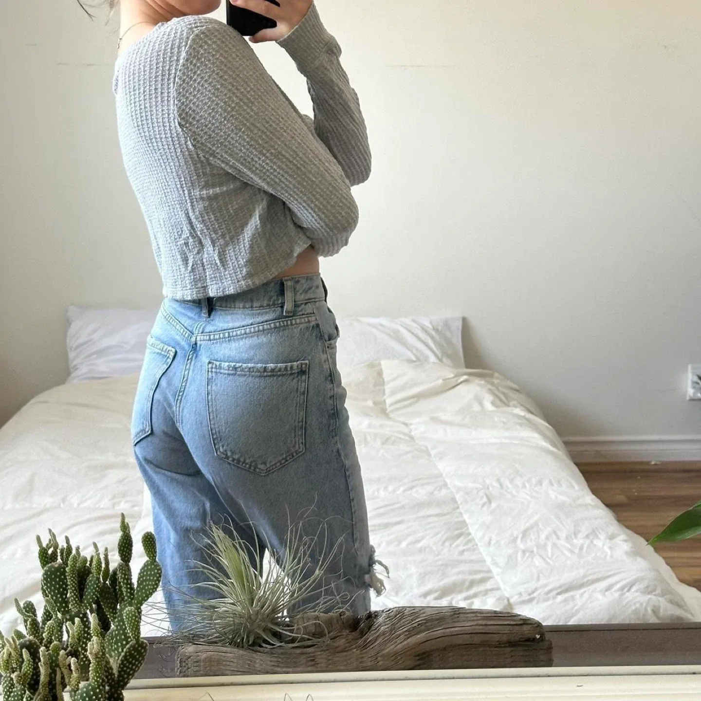 Grey cropped long sleeve top image indicator(5)