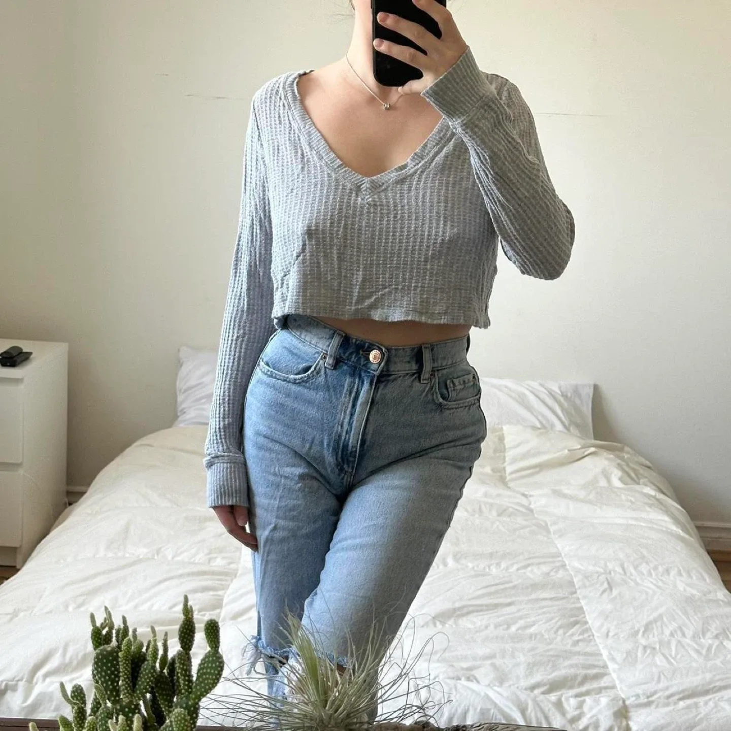 Grey cropped long sleeve top image indicator(2)