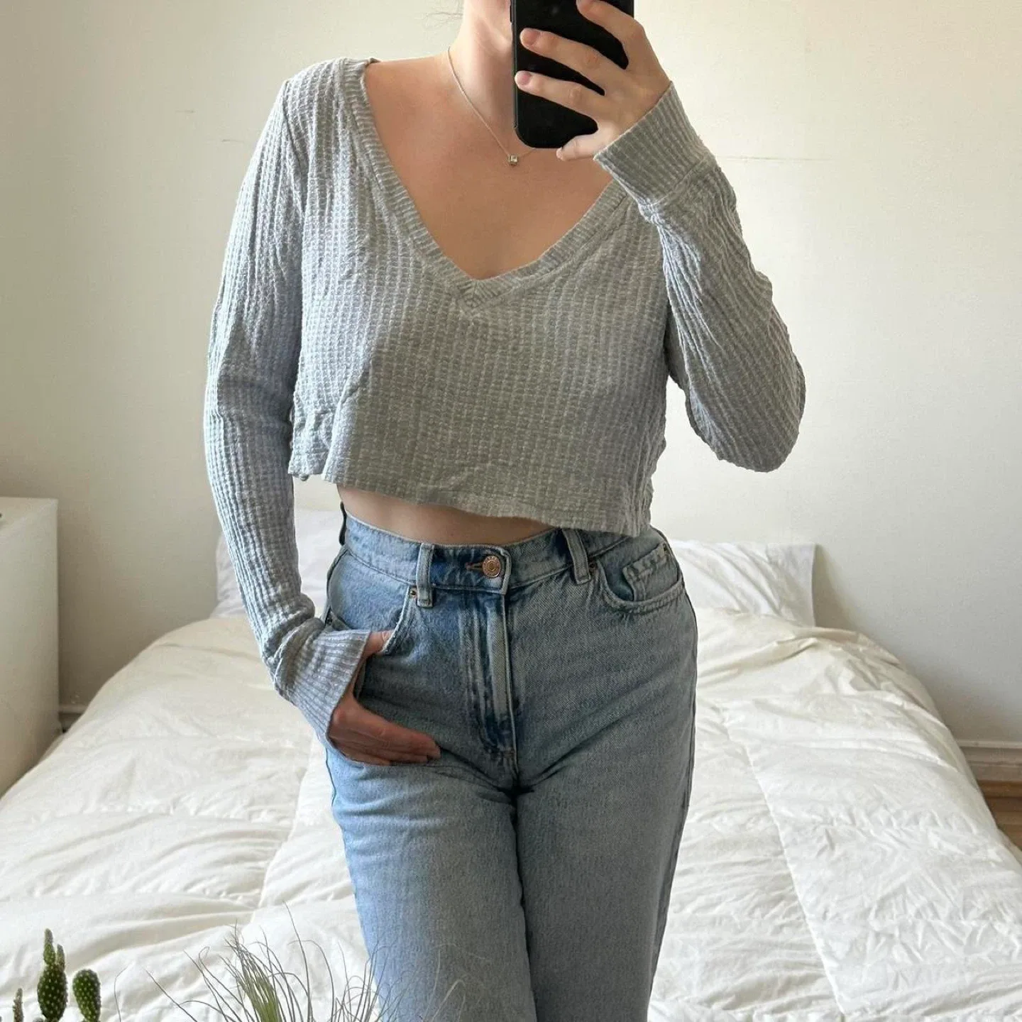 Grey cropped long sleeve top image indicator(7)