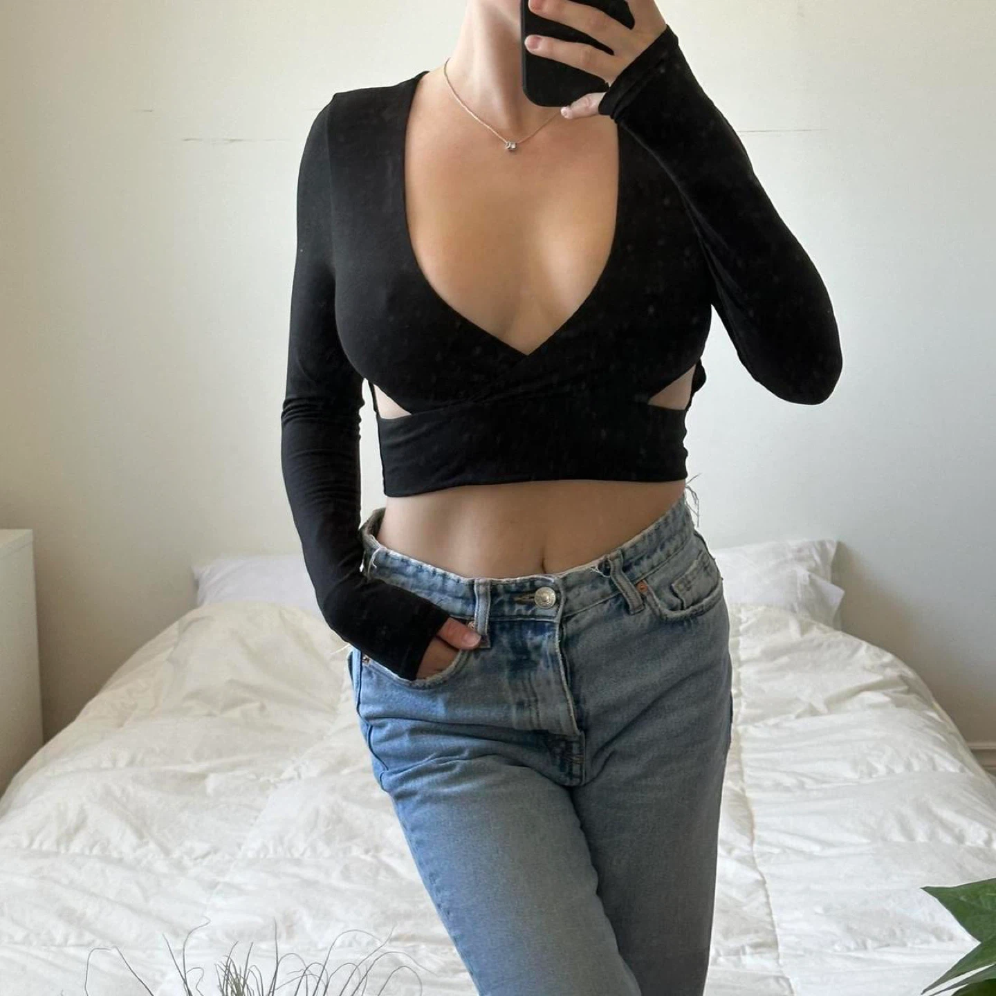 Black long sleeve crop top with cut out detail - photo 2