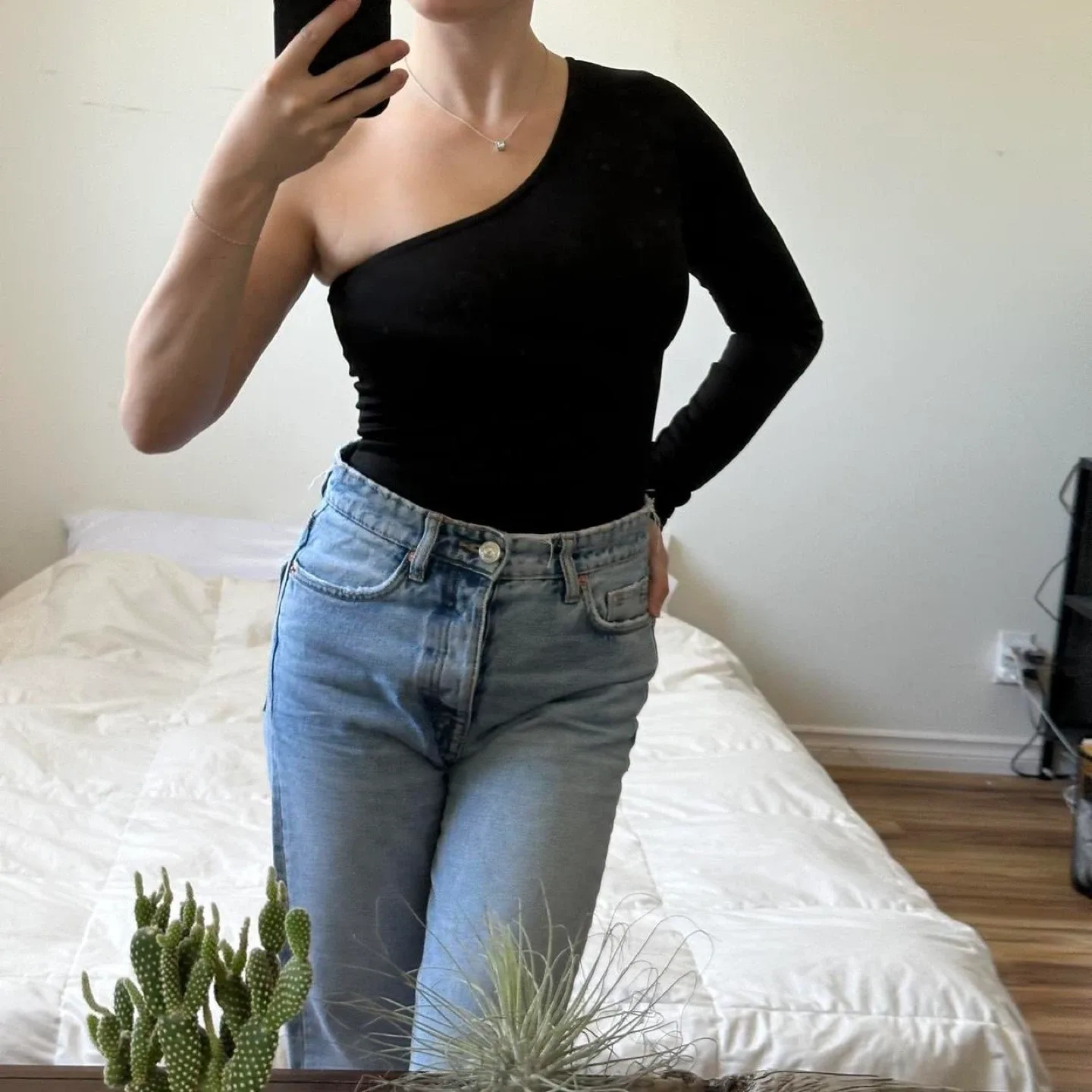Black one shoulder bodysuit image indicator(3)