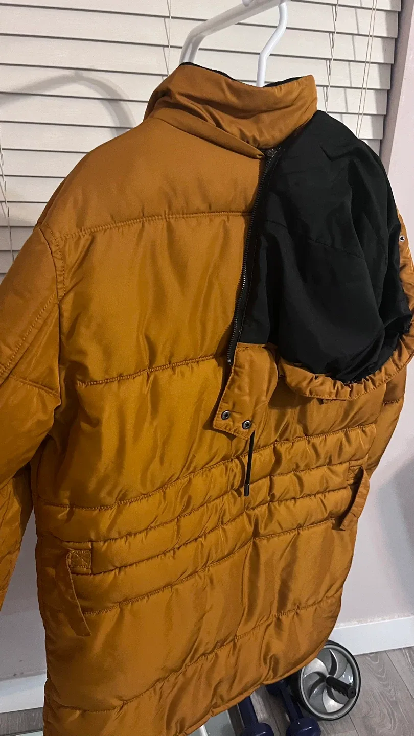 Zara Man Puffer Jacket - Size M image indicator(7)