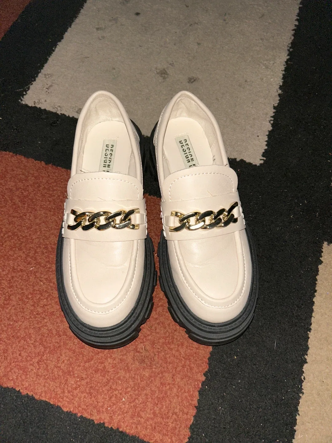 Design Lab Cream Platform Loafers with Gold Chain