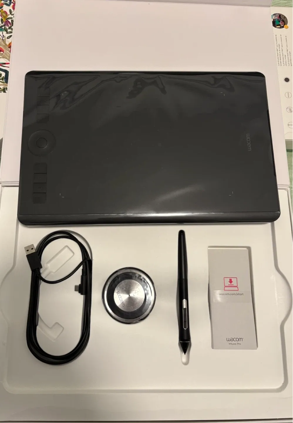 Wacom Intuos Pro Medium image indicator(3)