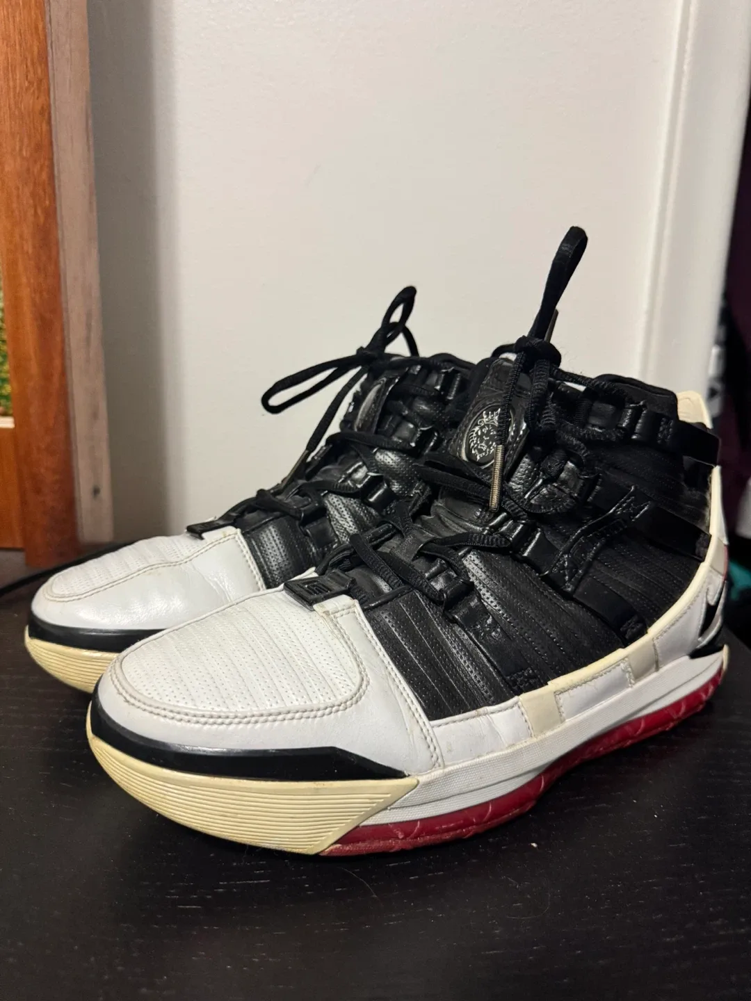 2005 Nike Zoom Lebron III OG (9.5US) image indicator(3)