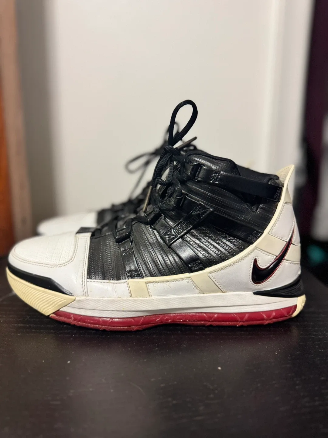 2005 Nike Zoom Lebron III OG (9.5US) thumbnail