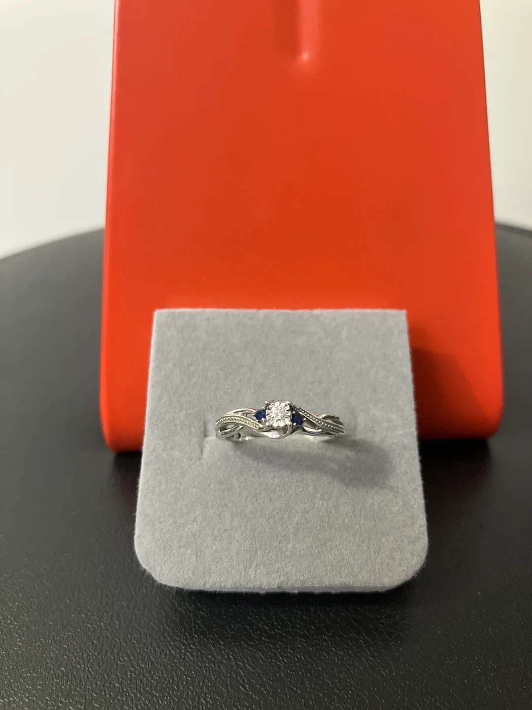 Elegant Ring with Gemstones image indicator(2)