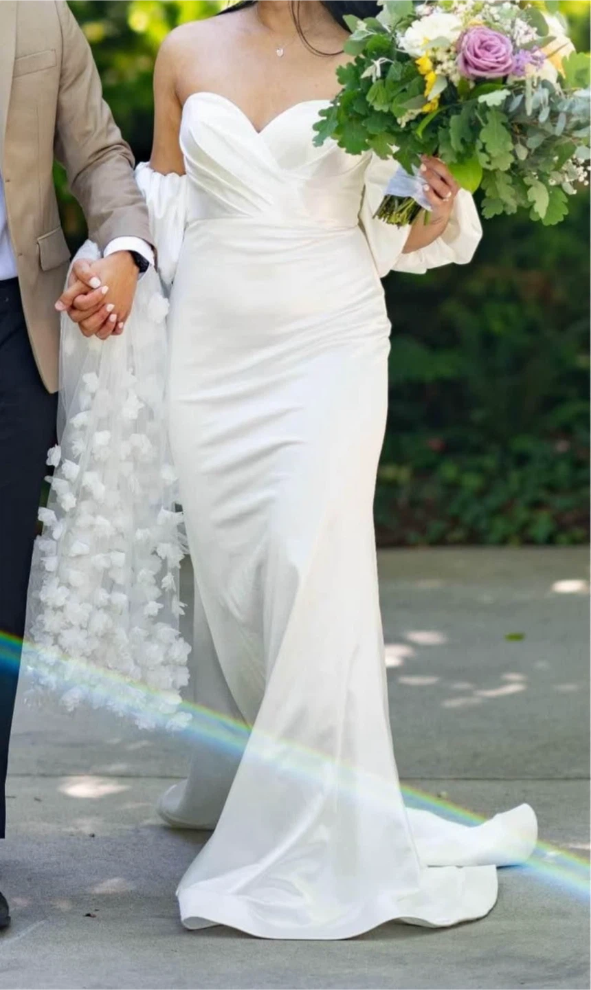 Cathedral soft white Wedding Veil with Floral Appliqués - White - photo 5