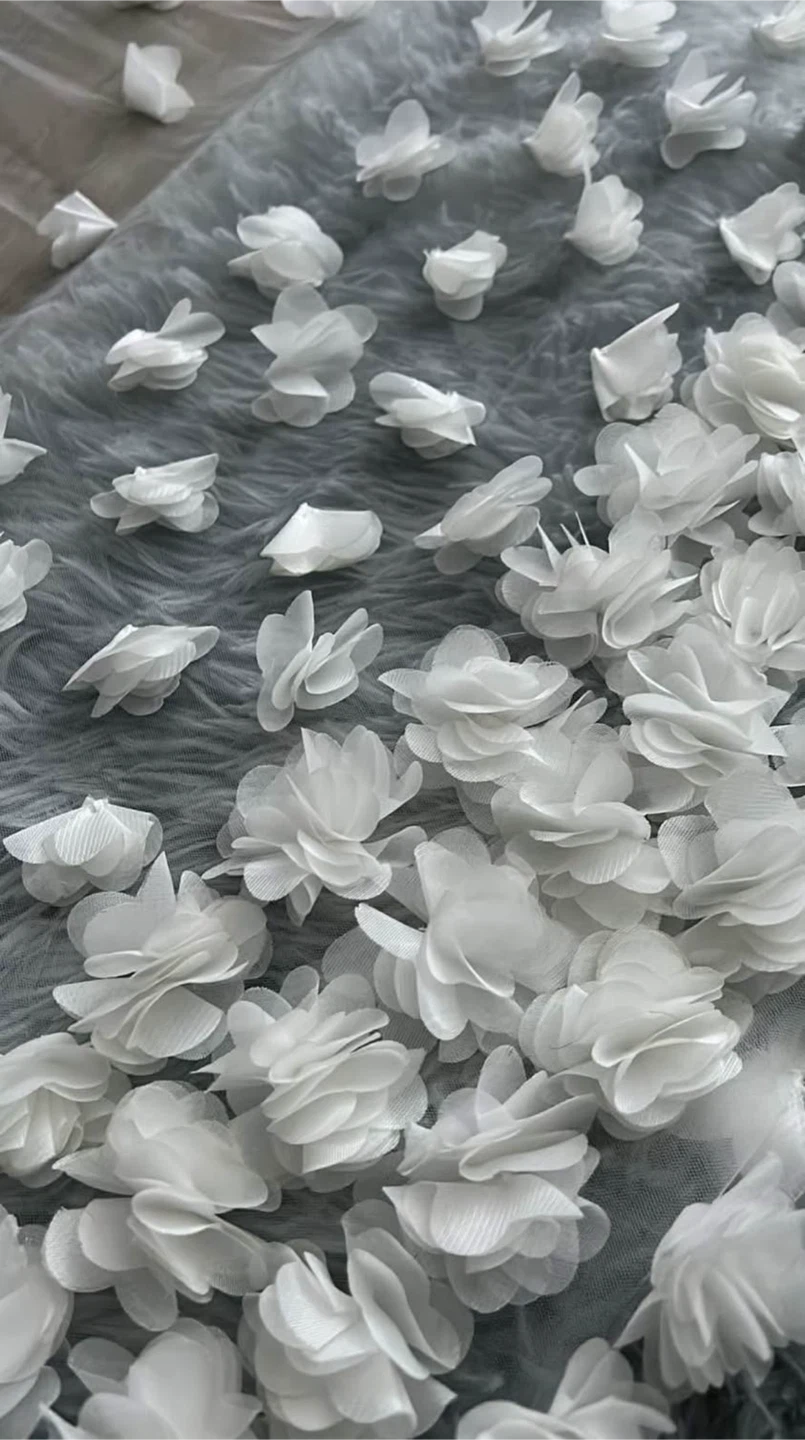 Cathedral soft white Wedding Veil with Floral Appliqués - White - photo 4