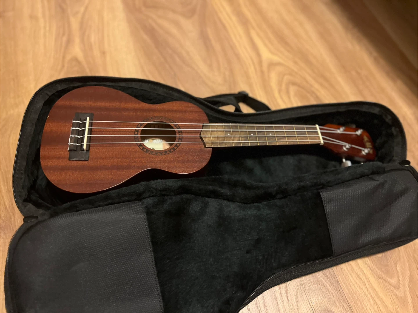 Kala Ukulele w/ Case - photo 2