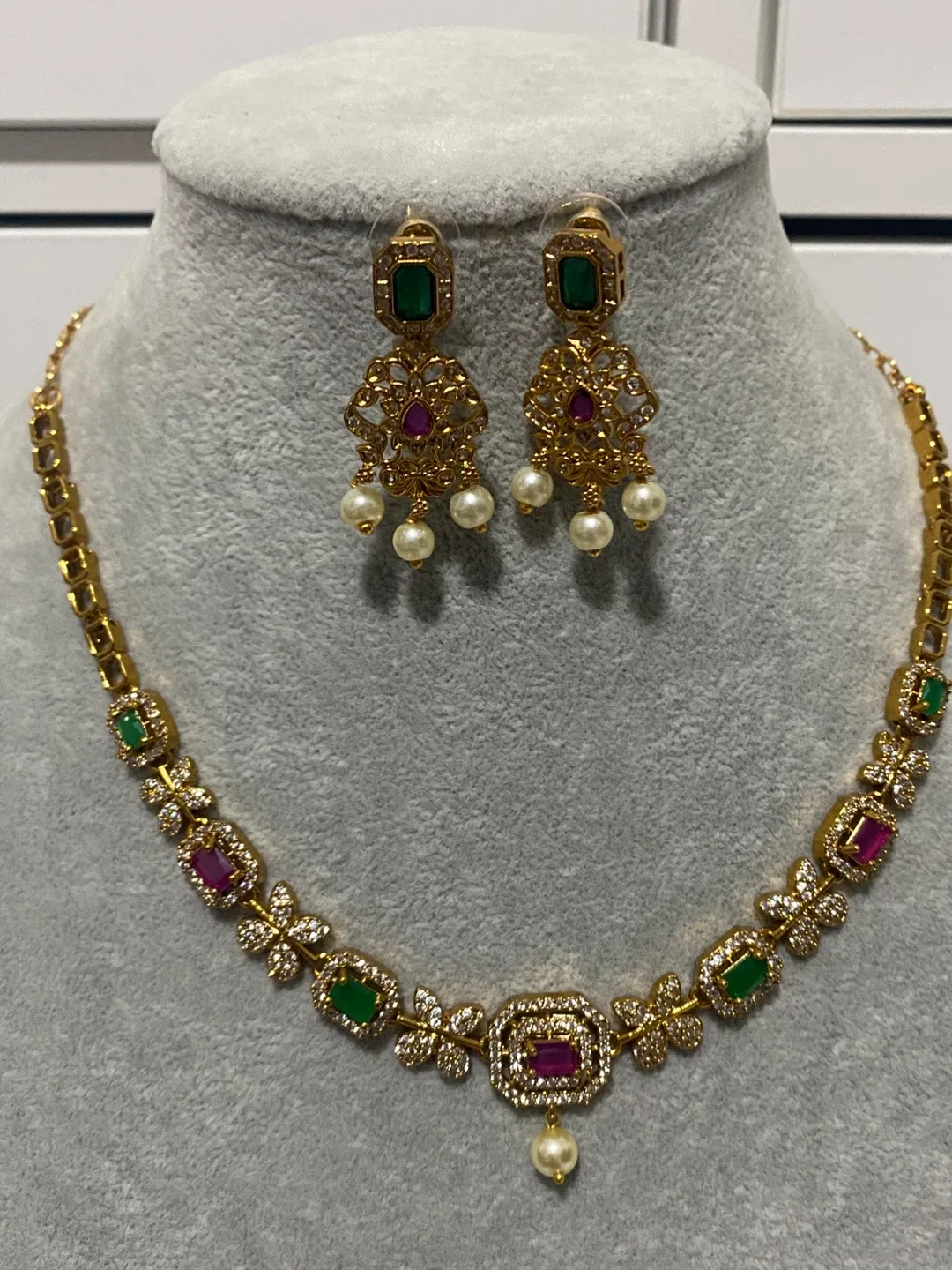 Gold Necklace & Earring Set thumbnail