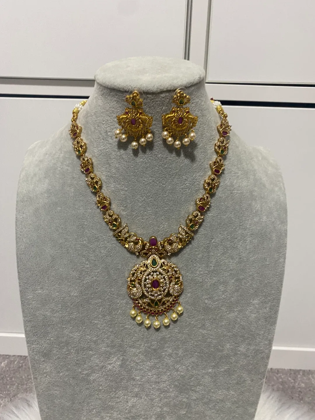 Gold plated necklace and earrings set thumbnail