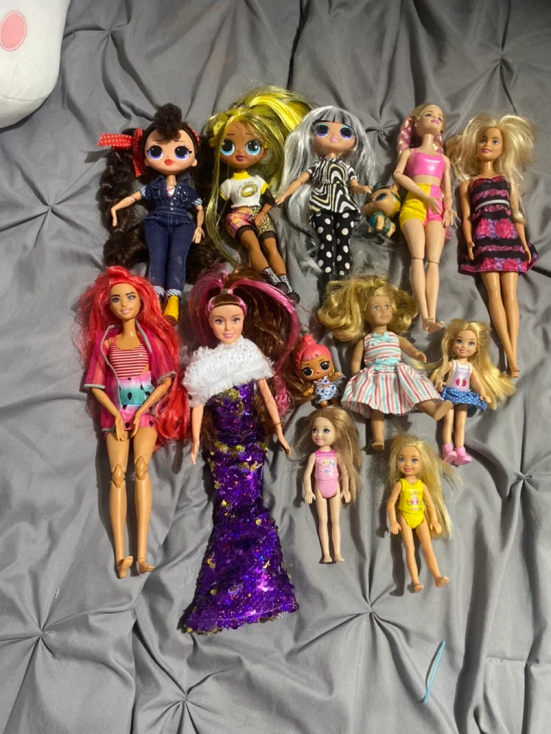 Lot of Dolls: Barbie & LOL Surprise thumbnail