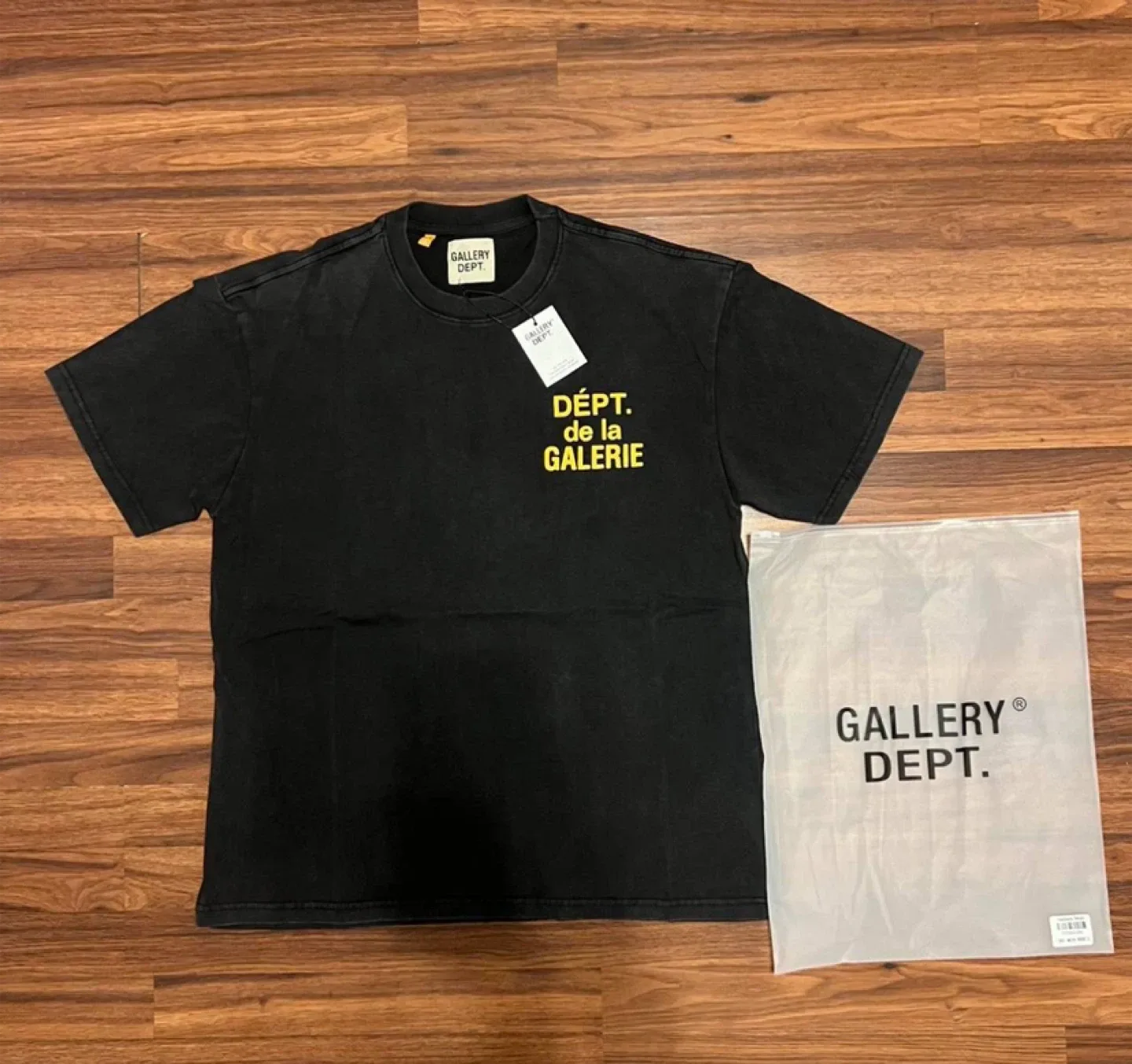 Gallery Dept Black T-Shirt Dépt De La Galerie Yellow Print thumbnail