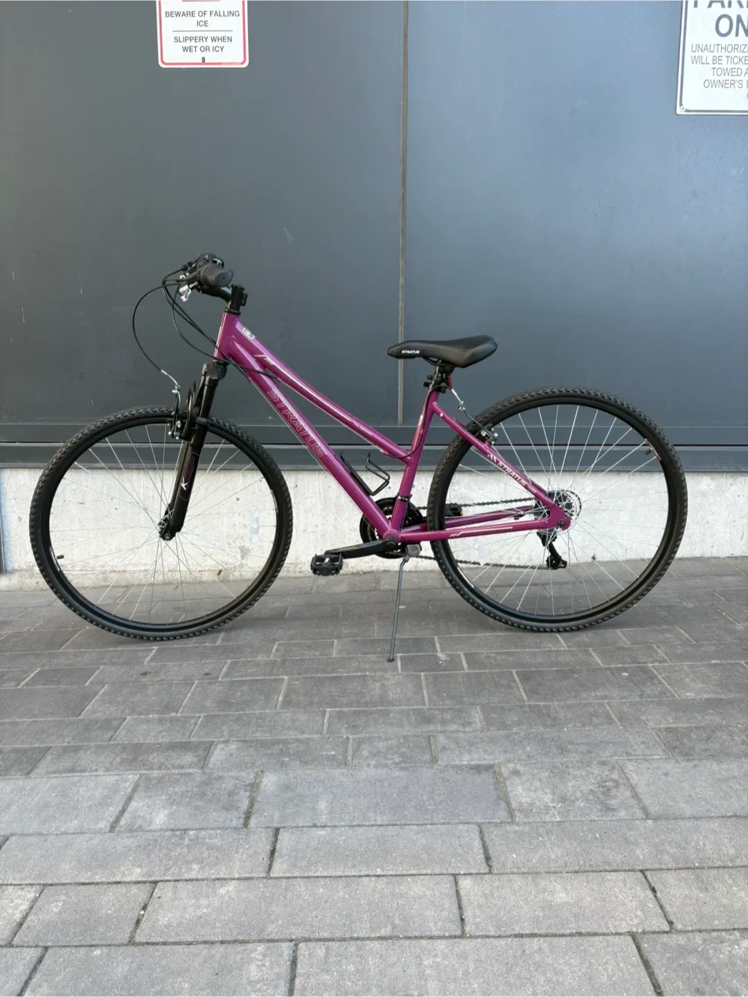 Stratus Talisman Hybrid Bicycle - Like New thumbnail