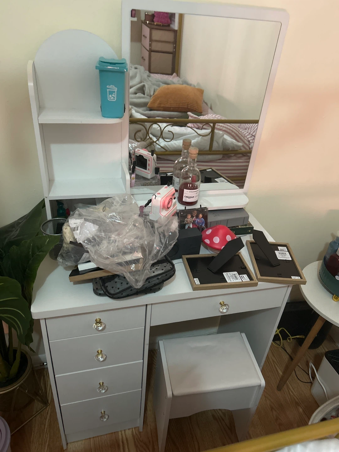 Vanity Table with Mirror and Stool - photo 2