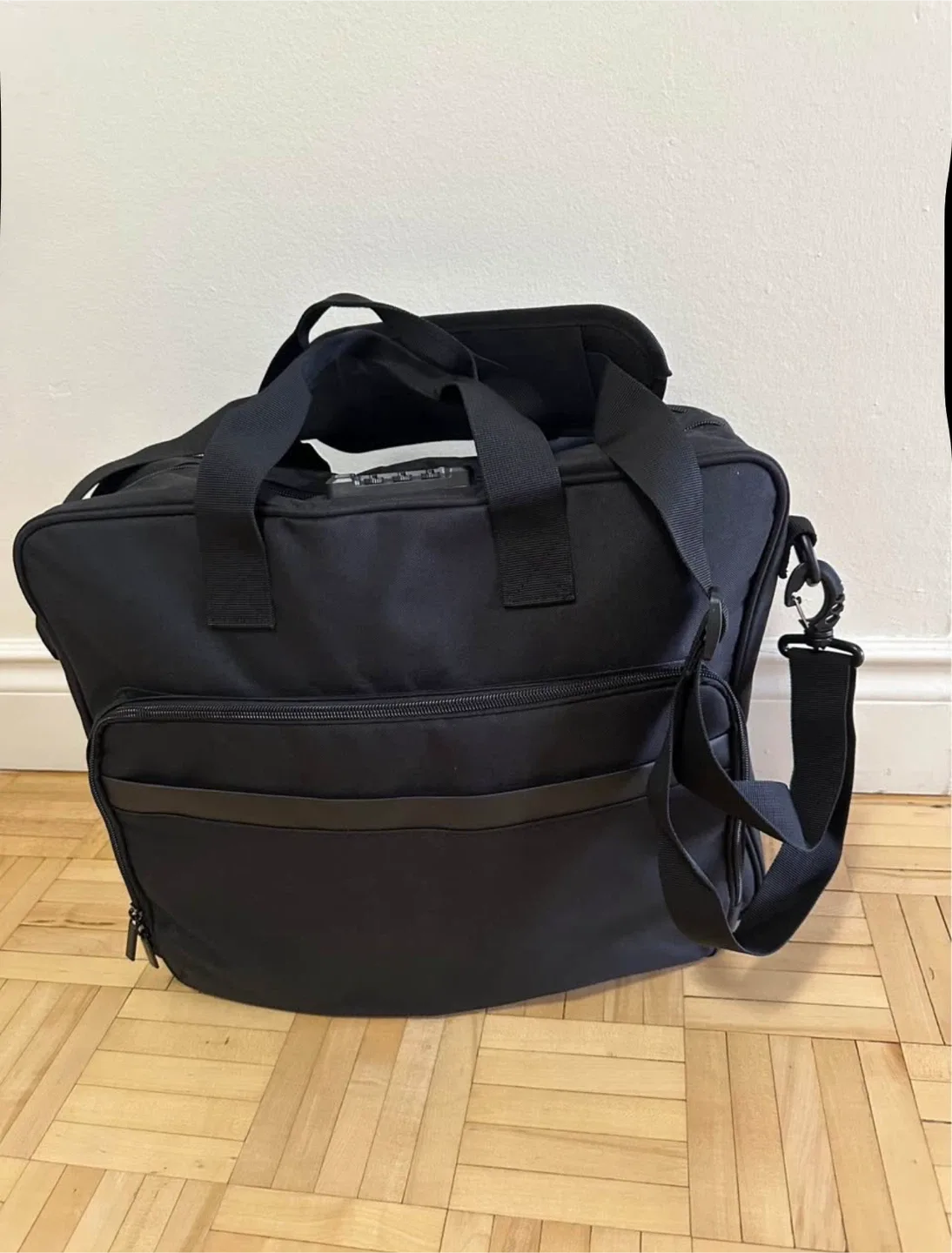 Black Carry-On Travel Bag image indicator(4)