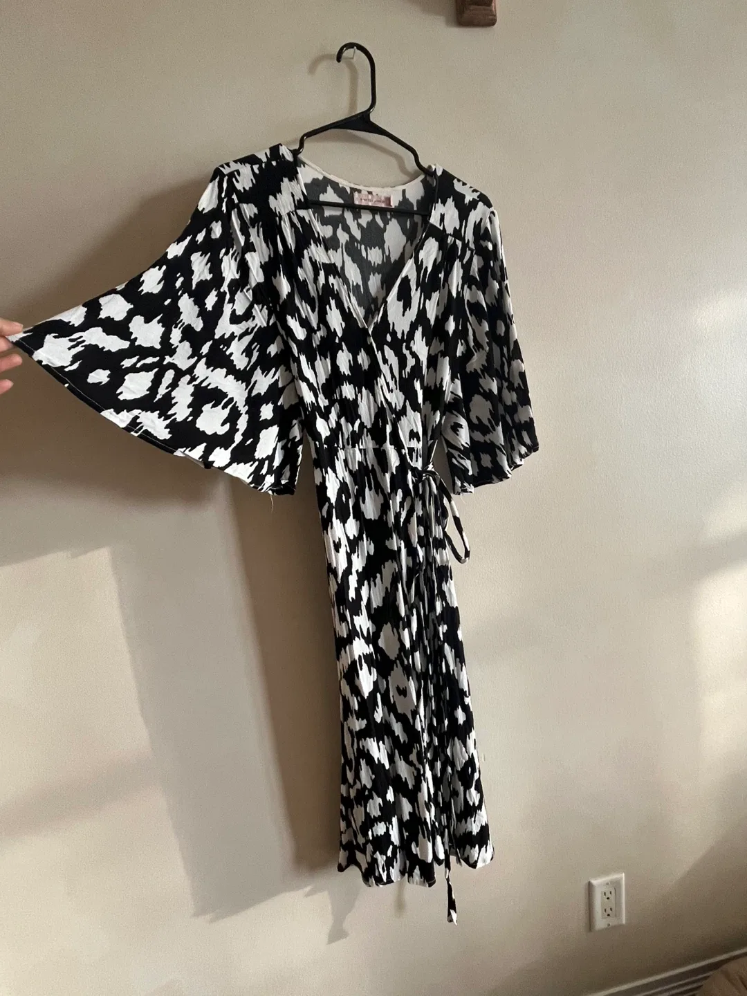 Black & White Wrap Dress - M image indicator(6)