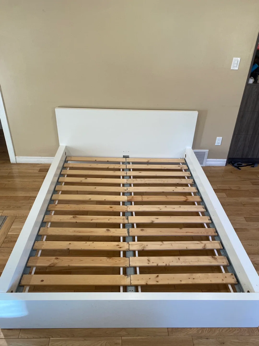 IKEA Malm Queen Size Bed Frame (CAN DELIVER)