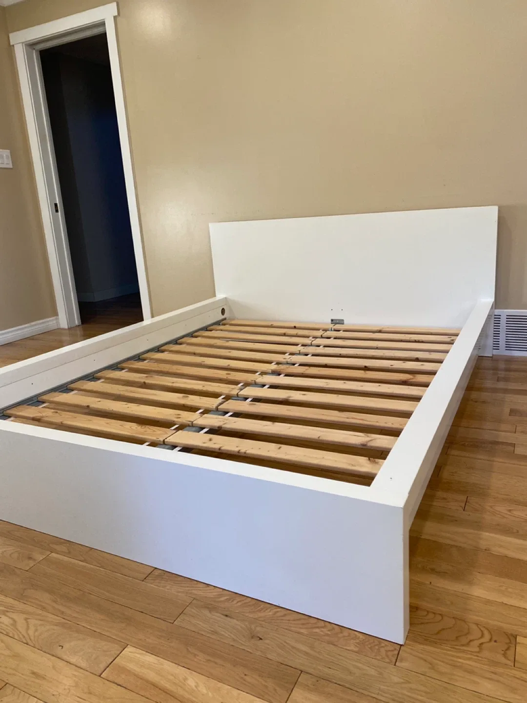 IKEA Malm Queen Size Bed Frame (CAN DELIVER) image indicator(5)