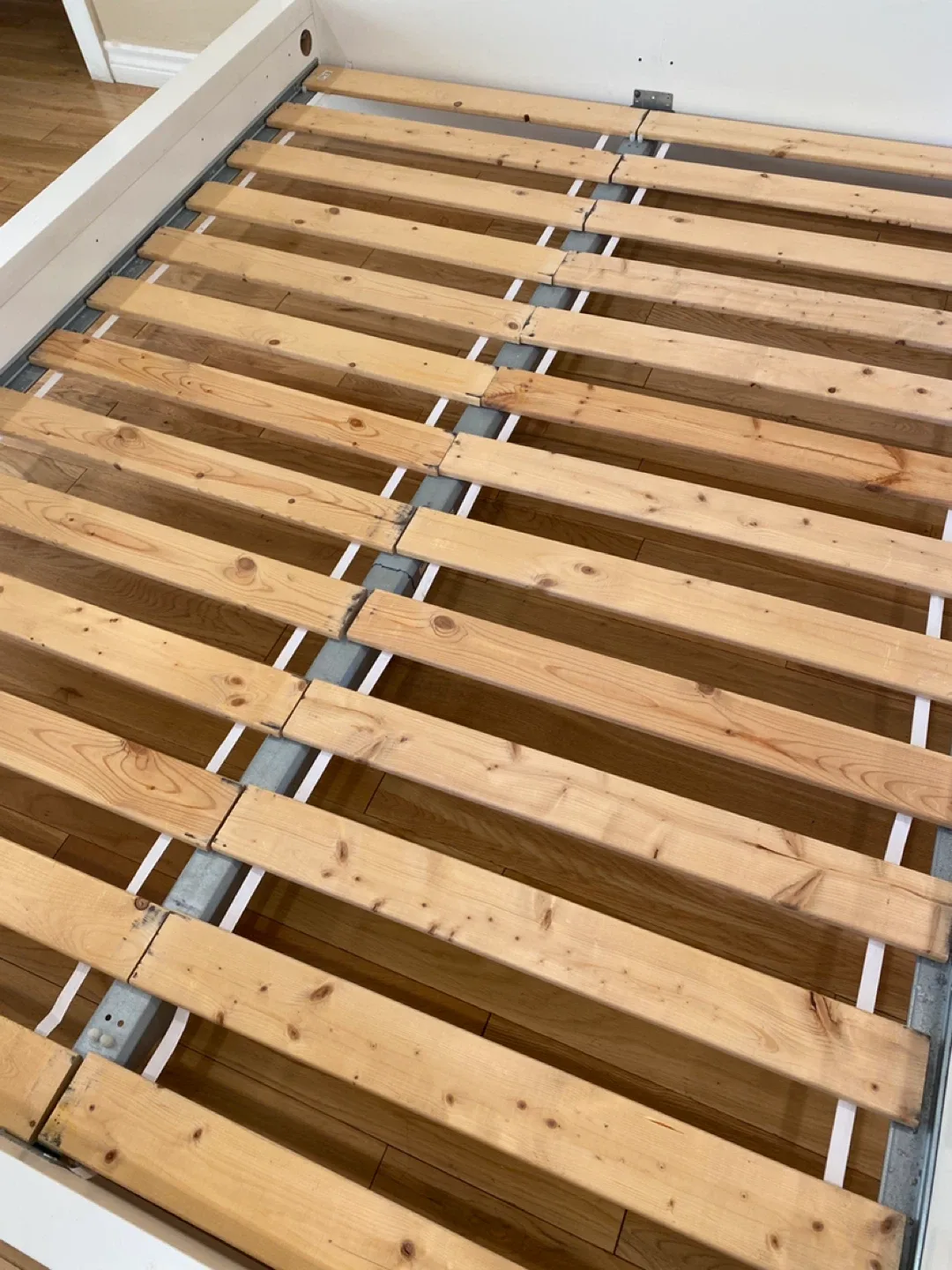 IKEA Malm Queen Size Bed Frame (CAN DELIVER) image indicator(3)