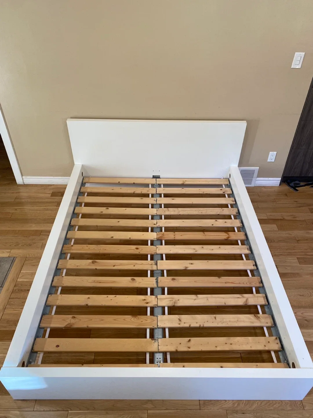 IKEA Malm Queen Size Bed Frame (CAN DELIVER) image indicator(6)