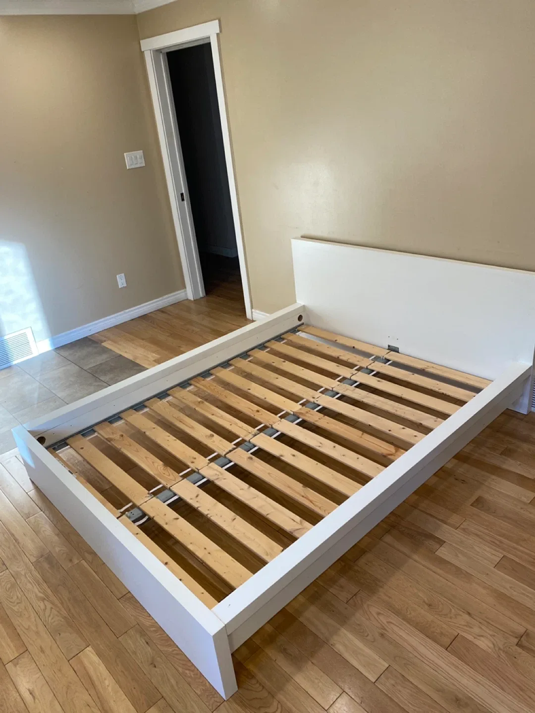 IKEA Malm Queen Size Bed Frame (CAN DELIVER) image indicator(7)