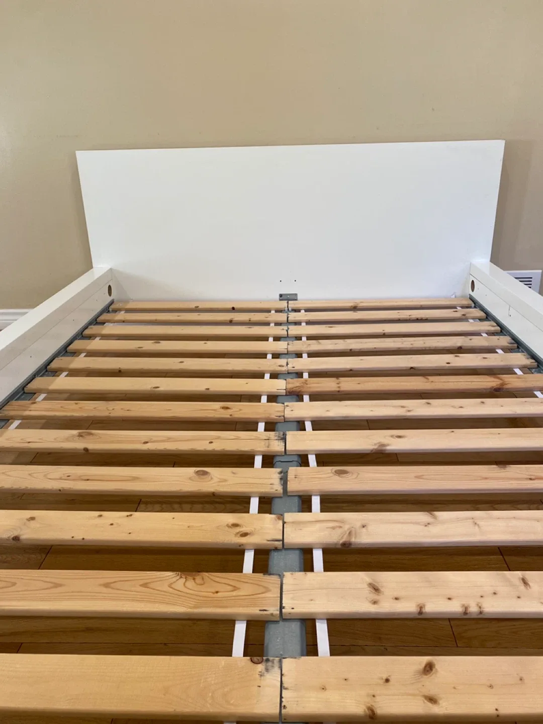 IKEA Malm Queen Size Bed Frame (CAN DELIVER) image indicator(8)