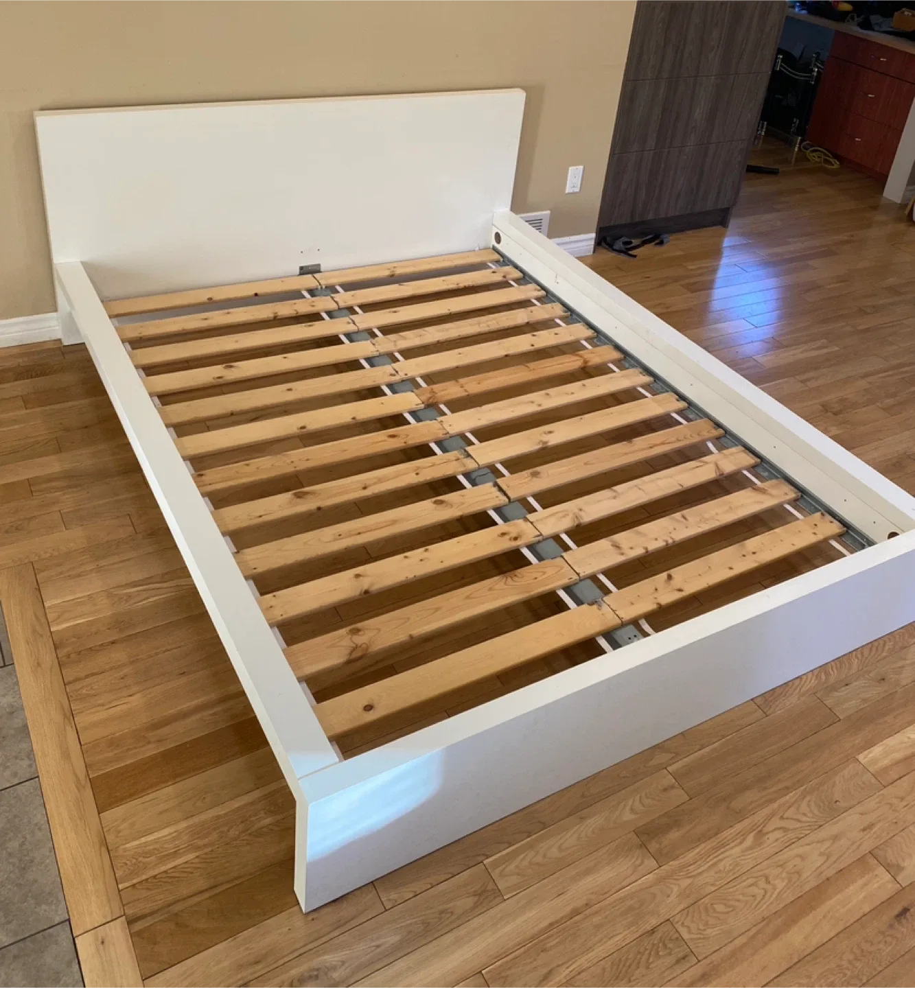 IKEA Malm Queen Size Bed Frame (CAN DELIVER) image indicator(9)