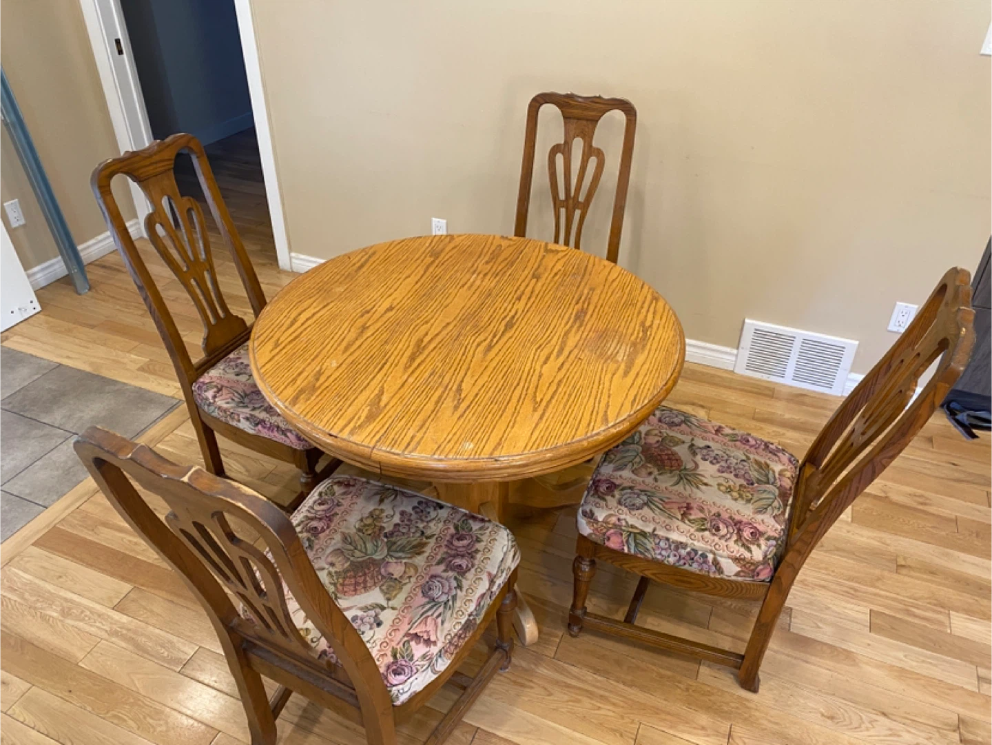 Classic Oak Wood Extendable Dining Set (CAN DELIVER)