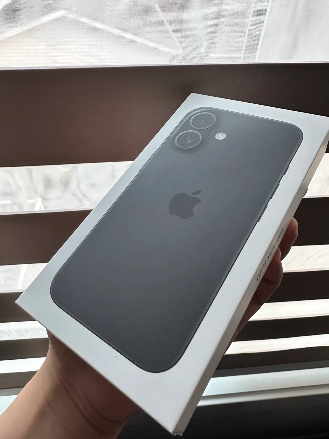New iPhone 16 Black 128gb - photo 2