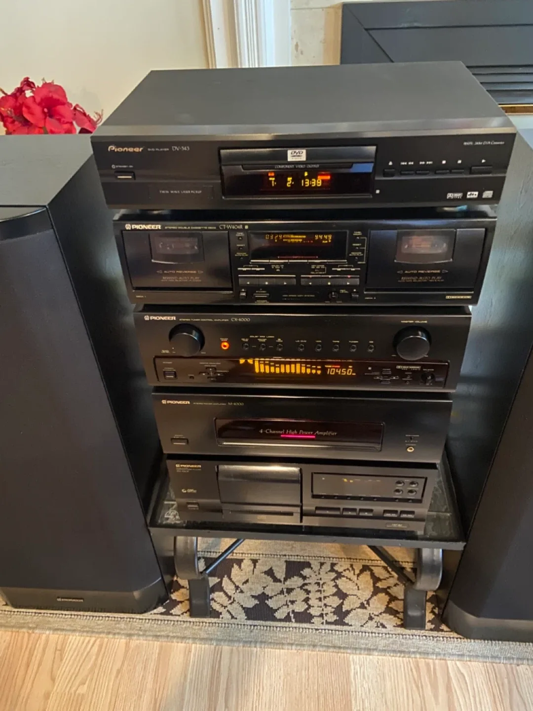 Pioneer stereo system image indicator(10)