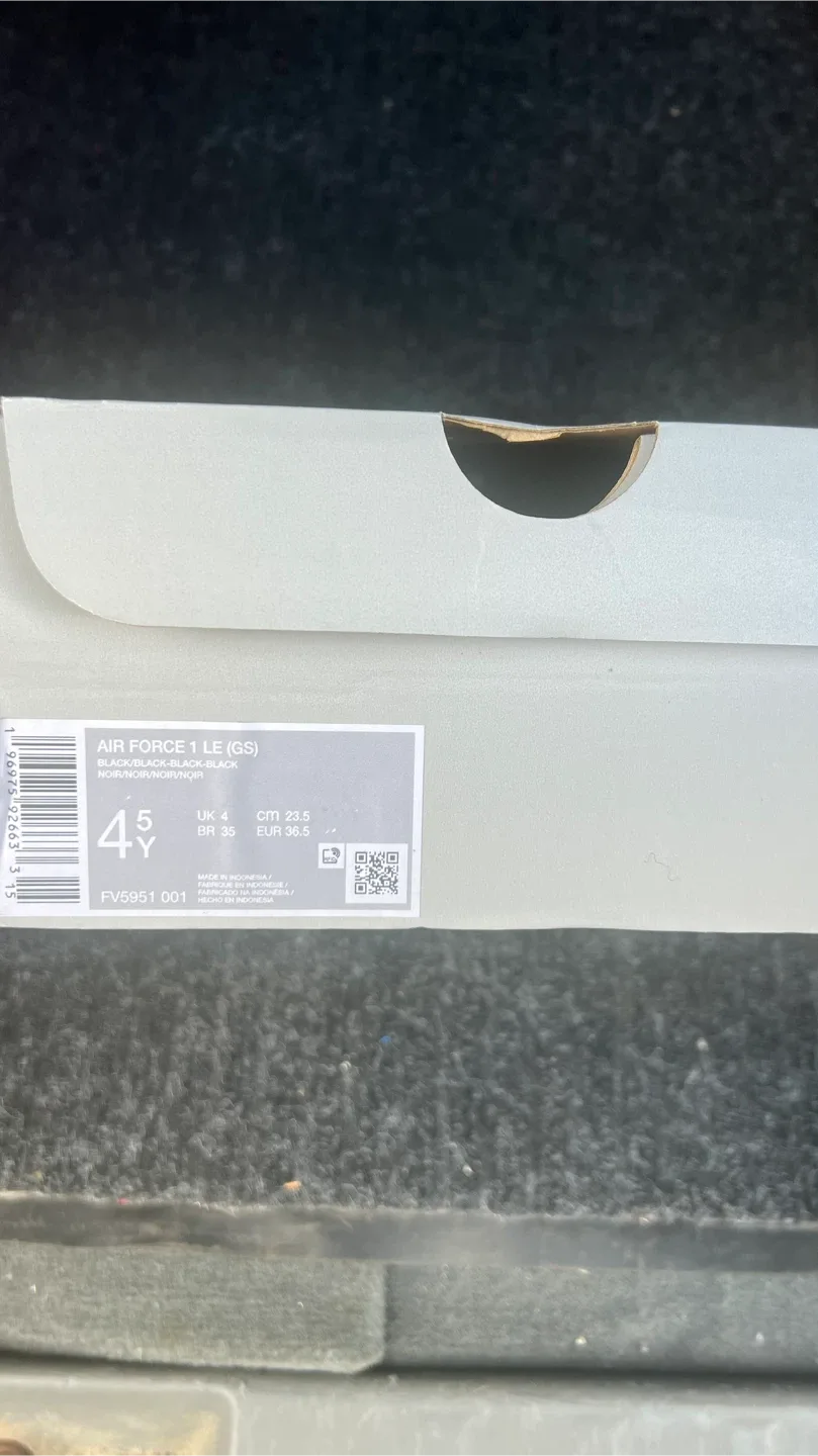 Nike Air Max 270 React Size 4.5Y image indicator(3)