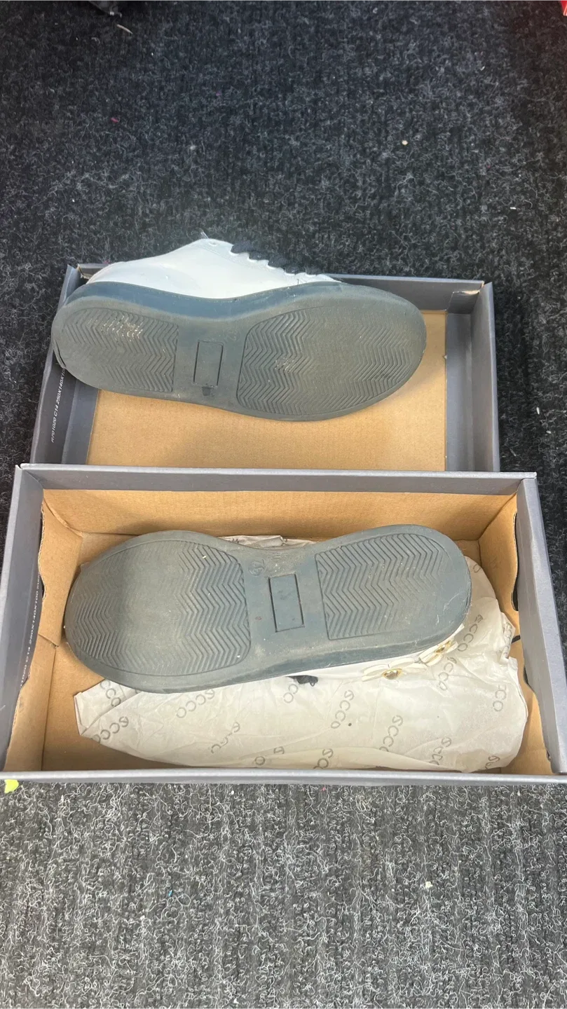 Ecco Biom Trail Kids White Sneakers Size 10-10.5 image indicator(2)