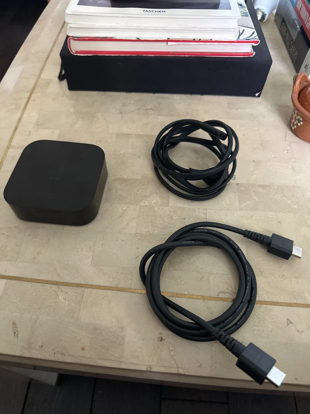Apple TV box - 3rd Gen 4k 64GB image indicator(2)