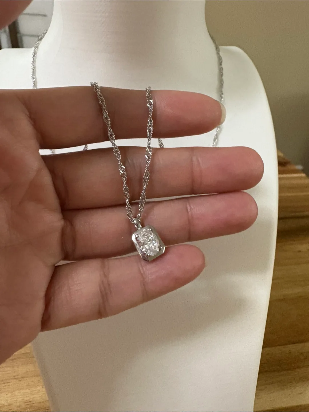 Platinum 1.04 Carat Diamond Pendant Necklace image indicator(3)